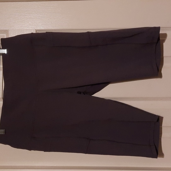 HIGH RISE - Picture 3 of 3